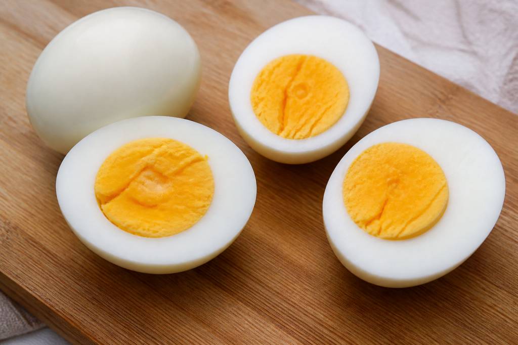1 boiled egg calories: how many calories in a boiled egg and what affects them